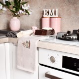 decor_bucatarie_cu_prosoape_brodate_cafea_si_cutie_cadou