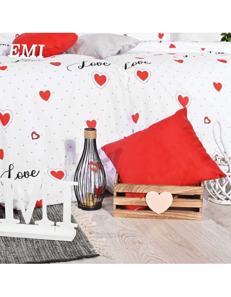 romanticke_obliecky_s_cervenymi_srdieckami_EMI