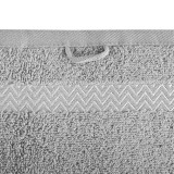 baie_moderna_minimalista_accesorizata_cu_set_prosoape_elegante_emi