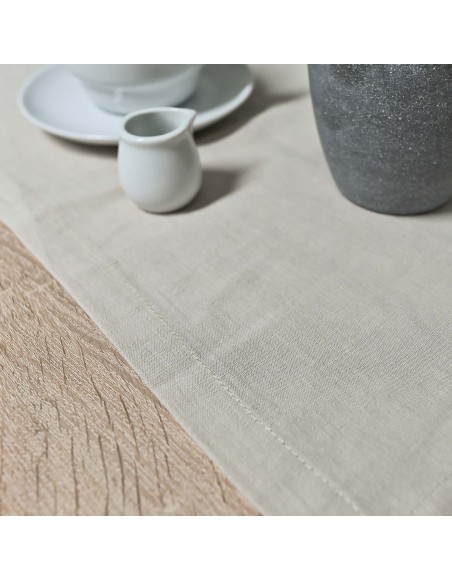 aranjament_masa_rustic_elegant_cu_servete_din_in_natural_emi