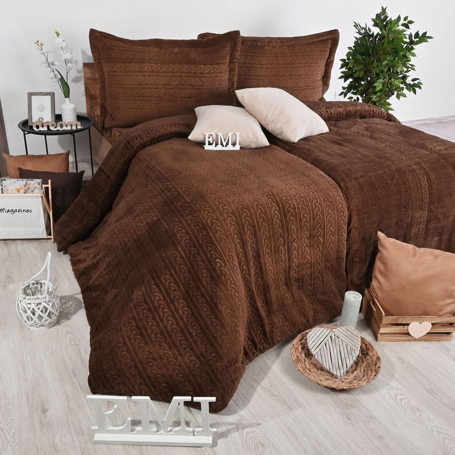 lenjerie_pat_flanel_microfleece_emi_proprietati_incalzire_confort_iarna