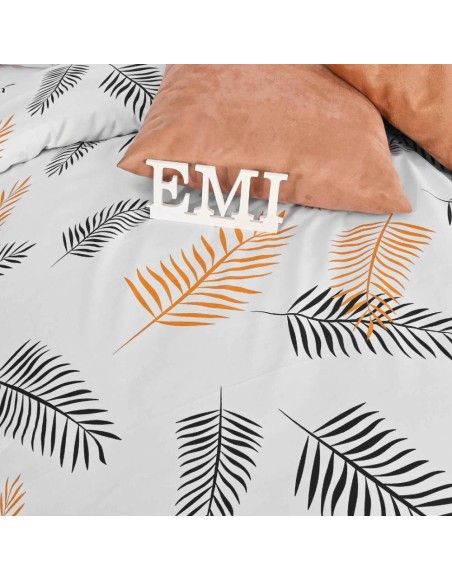 detaliu_inchidere_cu_nasturi_lenjerie_pat_rio_practica