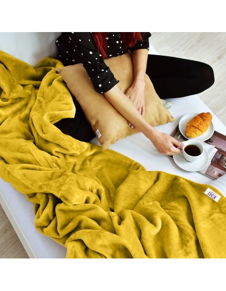 zlata_deka_na_sedacku