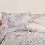 dormitor_vesel_cu_lenjerie_pat_crep_isadora_floral_roz