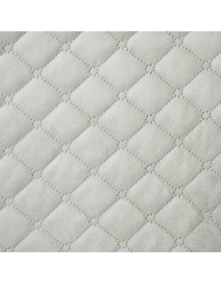 sivy_prehoz_na_postel