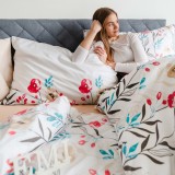 lenjerie_alba_flori_design_modern_si_mereu_la_moda