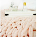 patura_tricotata_culoarea_caisei_emi_model_impletit_vibrant_antialergic