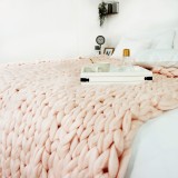 detaliu_ochiuri_tricot_patura_caisa_emi_textura_moale_premium