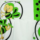 detaliu_imprimeu_albine_vesele_pe_fond_verde_lenjerie_copii