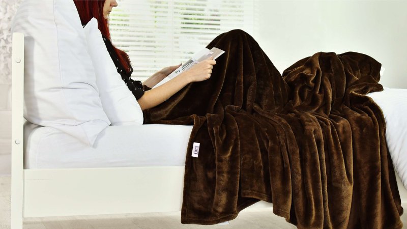 tmavohnedá deka z mikrovlákna 150 x 200