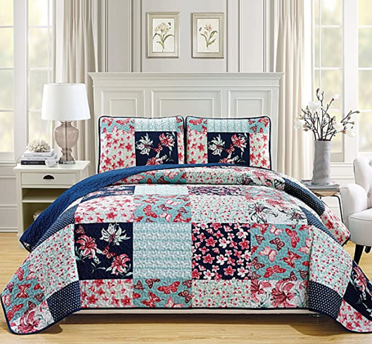 farebný prehoz na posteľ