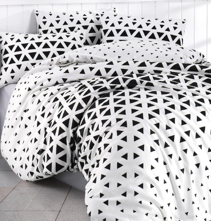 bielo-cierne postelne obliecky