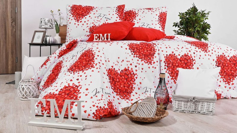 biele postelne obliecky so srdiečkami