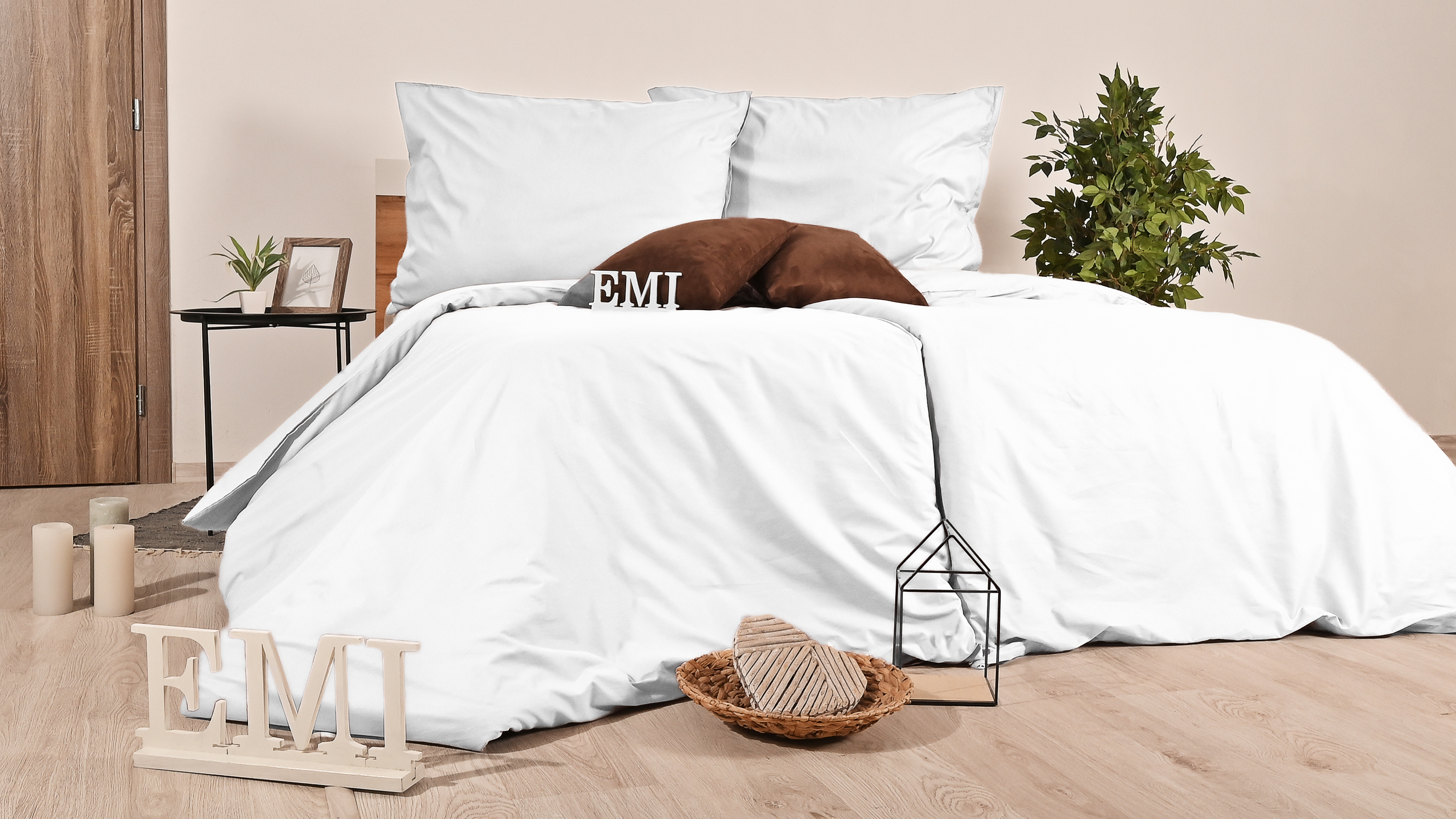 biele postelne obliecky