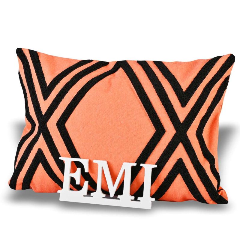 dekorativny_vankus_lina